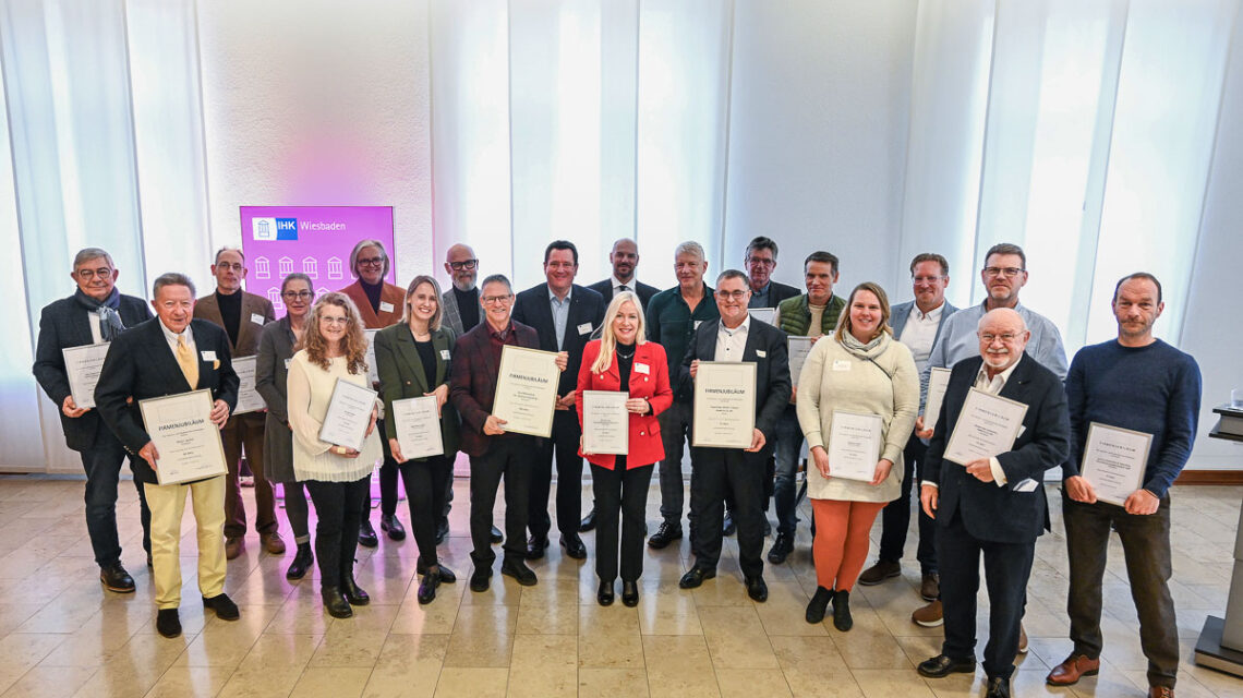 Vertreter von 17 Unternehmen wurden geehrt.
