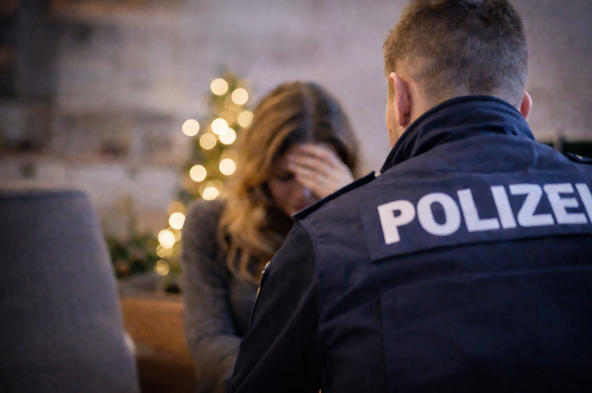 Hinter-verschlossenen-T-ren-H-usliche-Gewalt-nimmt-ber-Feiertage-zu