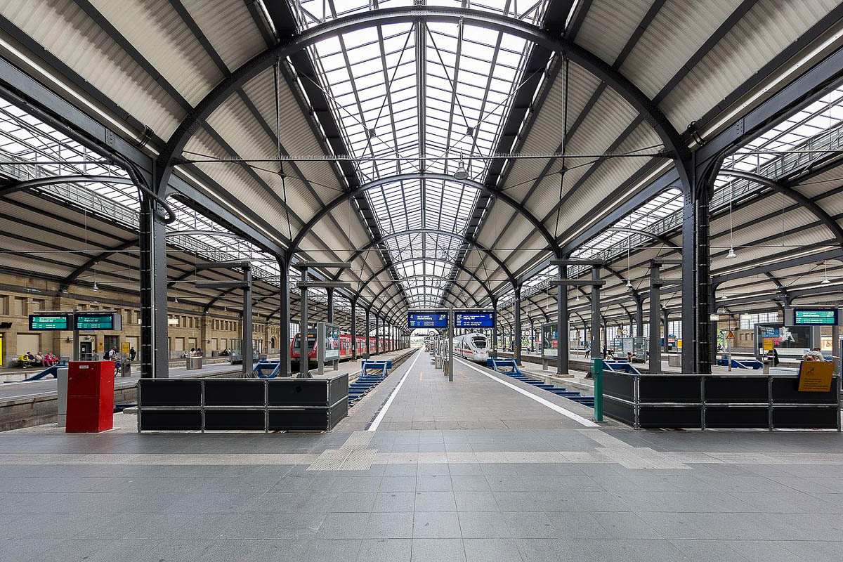 Kurzer-Halt-kumenischer-Gottesdienst-im-Hauptbahnhof