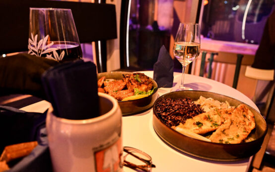 Dinner im Riesenrad, Zander auf Schwarzen Reise mit buntem Gemüse, Barbarie Ente mit Erdäpfelgratin udn buntes Gemüse.