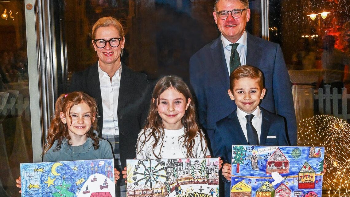 Ministerpräsident Rhein und seine Frau Tanja Raab-Rhein empfangen die Gewinnerinnen und Gewinner.