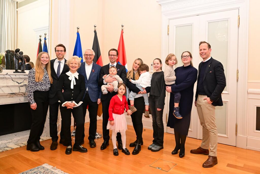 Familienfoto, Thomas Michel mit seiner Frau, seinen 3 Söhnen, Schwiegertöchtern und Enkeln.