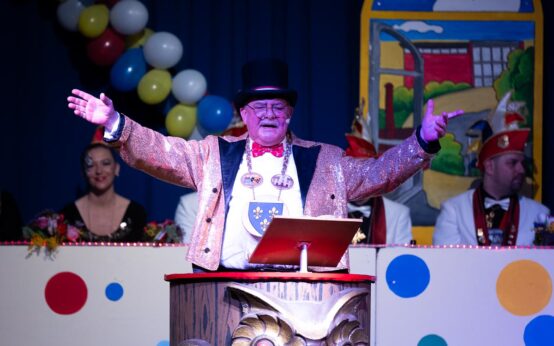 Stefan Fink als Stadtmarschall in der Bütt