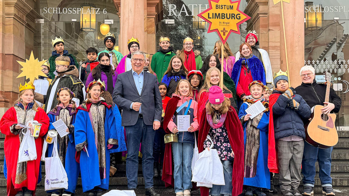 Sternsinger aus dem Bistum Limburg im Rathaus Wiesbaden.