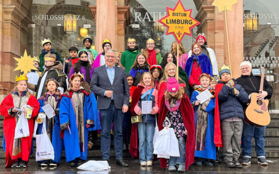 Sternsinger aus dem Bistum Limburg im Rathaus Wiesbaden.