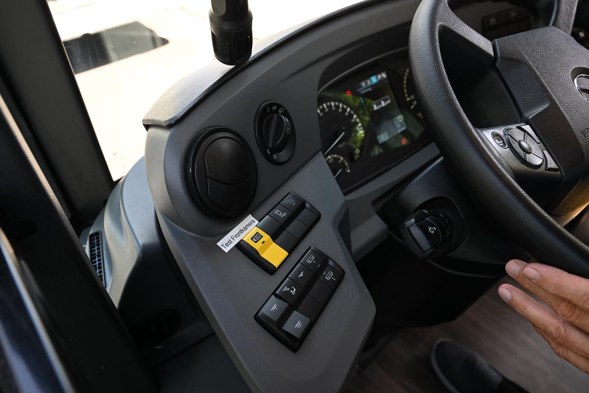 Mehr-Tempo-im-Takt-Frontkameras-stabilisieren-den-Busverkehr