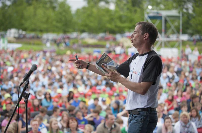 Tausende Stimmen, ein gemeinsamer Text: Die MEWA Arena Mainz wird 2026 zur Bühne für das größte Vorlesen der Republik.