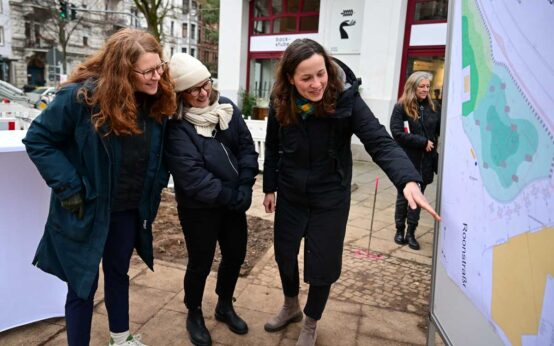 Der Bülowplatz im Westend wird neu gestaltet. Der Kessebach wird ans Licht geholt. ©2026 Volker Watschounek