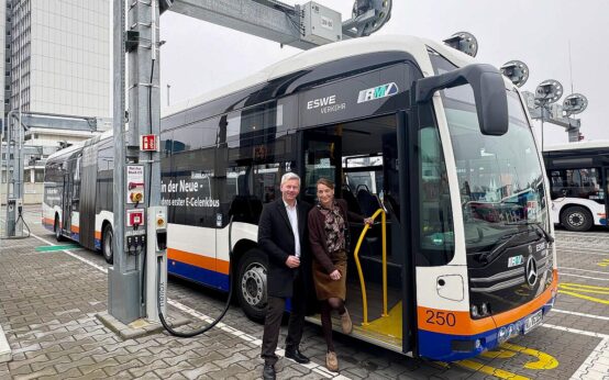 Andreas Kowol, Aufsichtsratsvorsitzender ESWE Verkehr und Marion Hebding, Geschäftsführerin ESWE Verkehr.