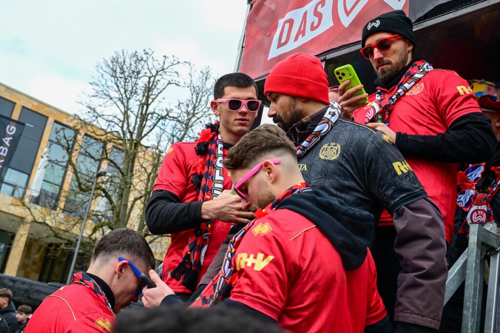 Wo wollen die alle hin. Ist der Wagen wirklich so groß?