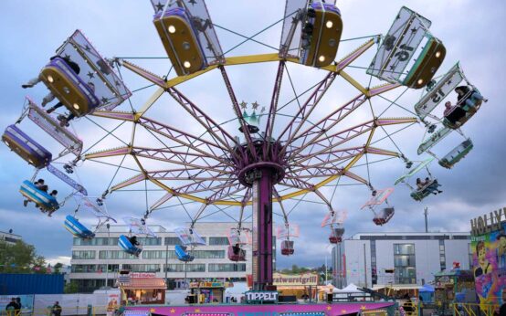 Frühlingsfest auf dem Real-Parkplatz