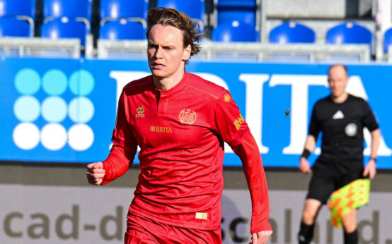 Ryan Nils Johansson, spät eingewechselt im Jubiläumstrikot