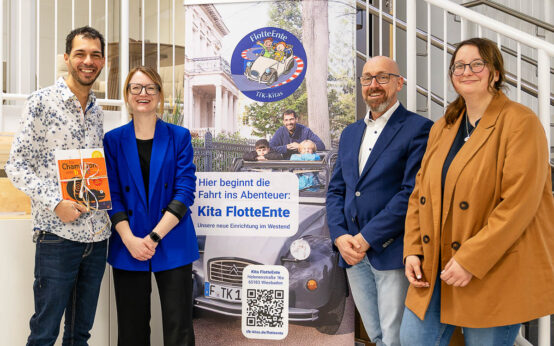 v.l.n.r.: Aytug Gün, Kitaleitung, Sozialdezernentin Dr. Patricia Becher, Thomas Scheffler, Leiter der Abteilung Kindertagesstätten und Kindertagespflege, Janice Renneisen, Kitaleitung.