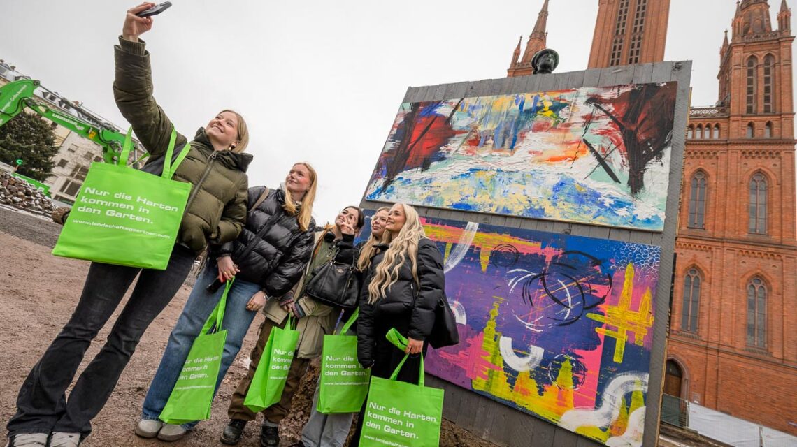 Der Schlossplatz wird umgestaltet und der Schweiger wird geschützt. Nicht einfach so, sondern durch Kunstobjekte. Eine Baustelle wird damit Projektionsfläche für Kunst von Schülern.