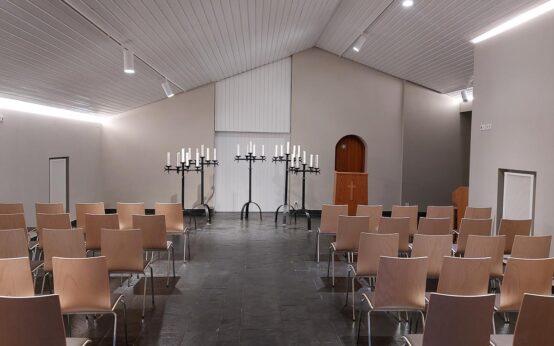 Friedhof Frauenstein: Trauerhalle öffnet modernisiert wieder.