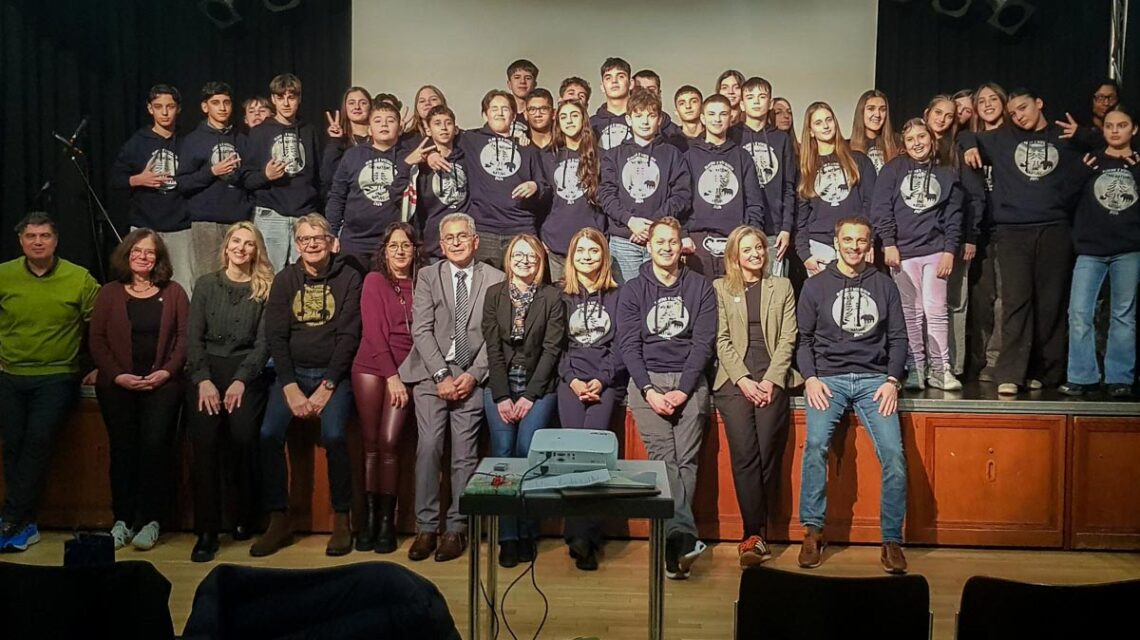 Jugendliche aus Wiesbaden und Florina arbeiten in Workshops zusammen und erleben Nachhaltigkeit und Inklusion im direkten Austausch.