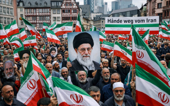 Uwe Becker kritisiert die Demonstration unter iranischen Regime-Fahnen in Frankfurt scharf und fordert ein Eingreifen von Stadt und Gewerkschaften.