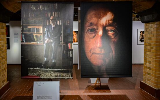 Die Wanderausstellung „Erzähl mir von Europa“ im sam – Stadtmuseum am Markt zeigt Europa nicht als Idee, sondern als Erinnerung, Gesicht und Stimme.