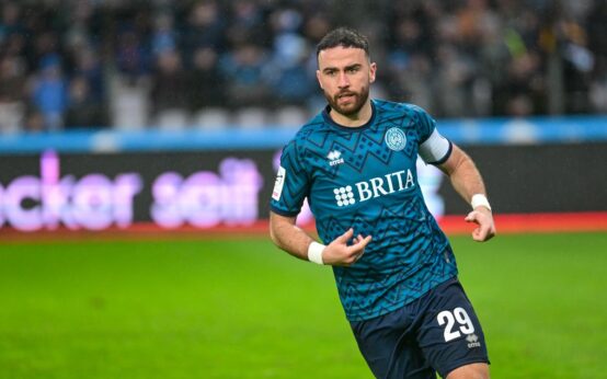 Fatih Kaya geht voran: Wiesbadens Angreifer will im Hessenpokal-Halbfinale gegen Ober-Roden mit Tempo, Präsenz und Abschlussstärke den Weg ins Finale ebnen.