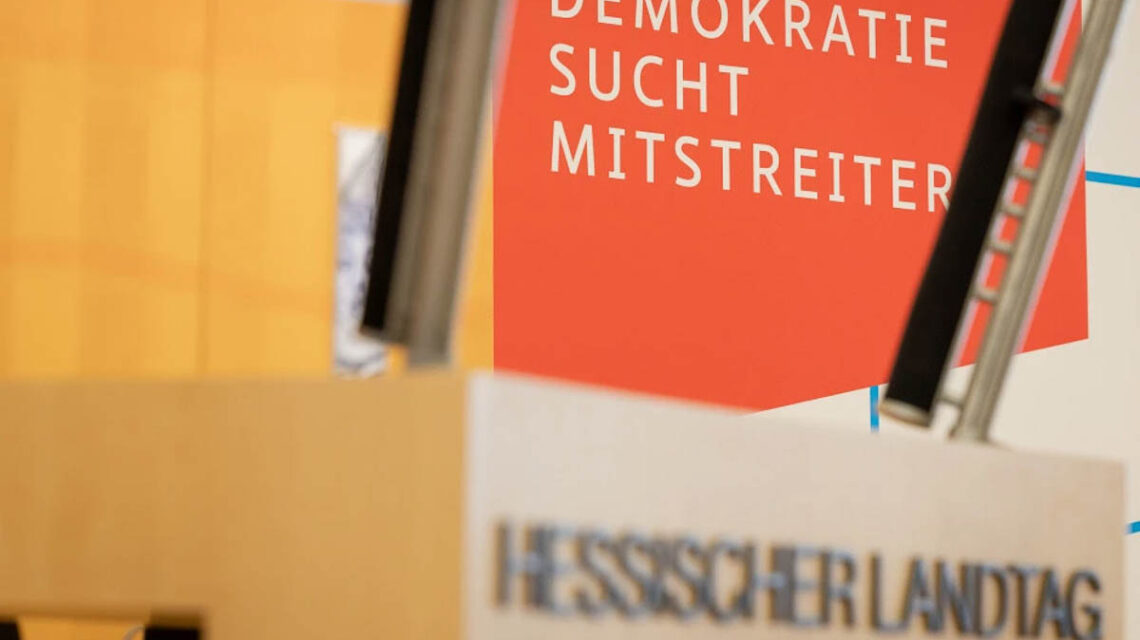 Konzentriert, respektvoll, pointiert: Beim Landesfinale von „Jugend debattiert“ zeigen Schülerinnen und Schüler im Landtag, wie Demokratie funktioniert.