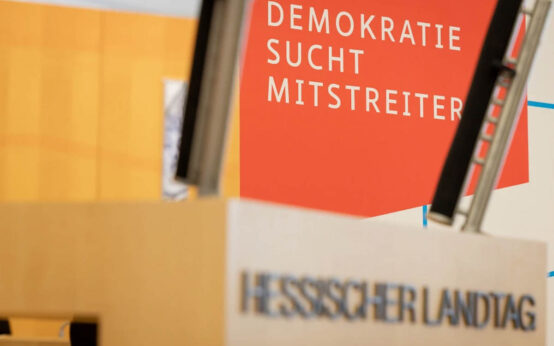 Konzentriert, respektvoll, pointiert: Beim Landesfinale von „Jugend debattiert“ zeigen Schülerinnen und Schüler im Landtag, wie Demokratie funktioniert.