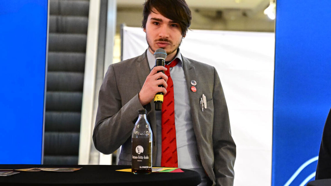 Lukas Haker bei einer Wahlveranstaltung bei der IHK Wiesbaden.