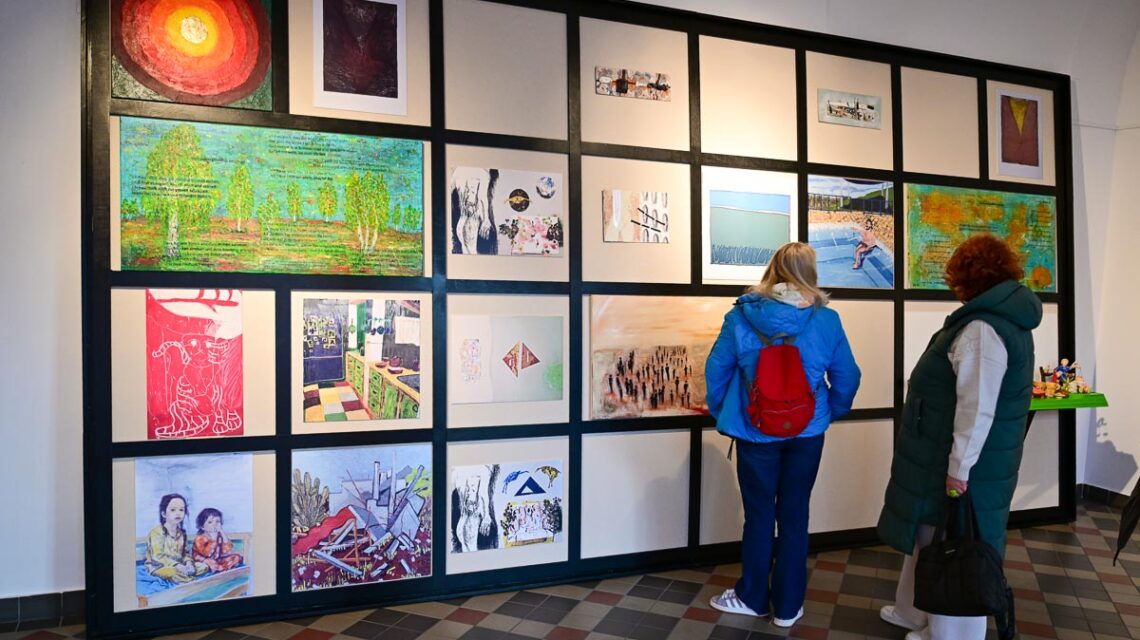 Ausstellungserföffnung im Rathausfoyer: Mebsch bleiben