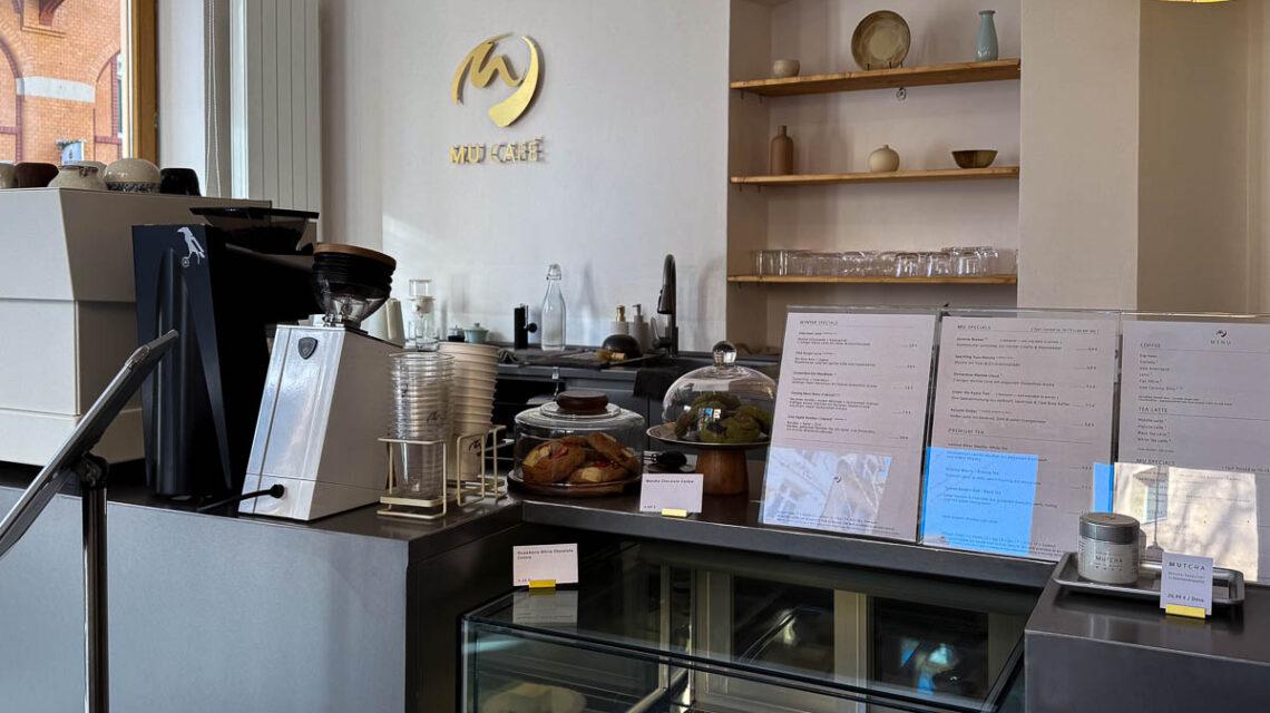 Die offene Bar im Mu Café