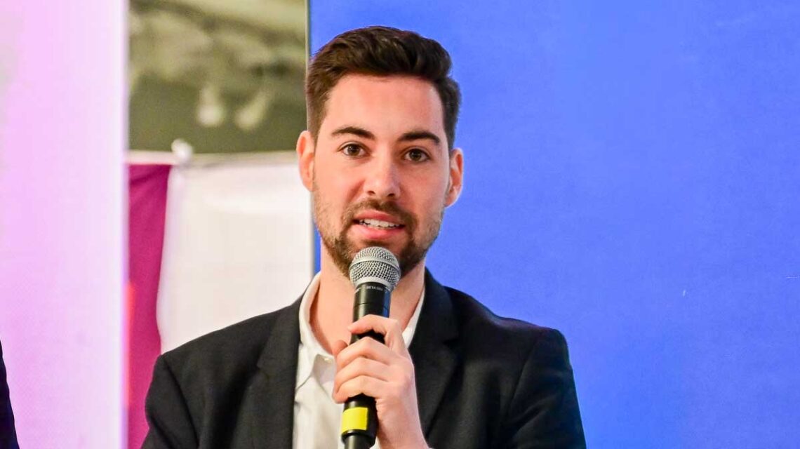 Silas Gottwald bei einer Wahlveranstaltung in der Sportarena.