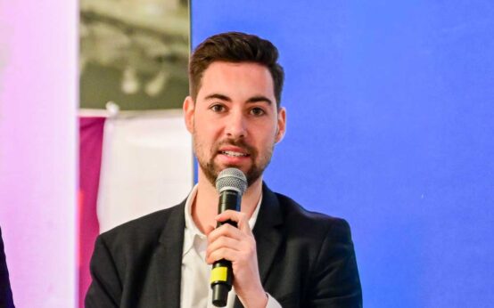 Silas Gottwald bei einer Wahlveranstaltung in der Sportarena.