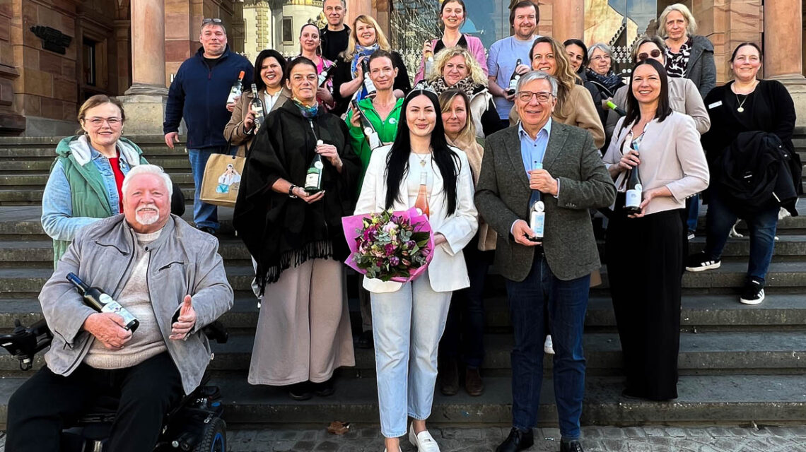 Weinspende mit Herz: 606 Flaschen für Wiesbadens Pflegeheime
