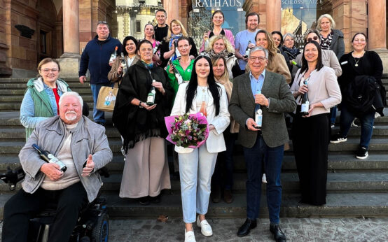 Weinspende mit Herz: 606 Flaschen für Wiesbadens Pflegeheime