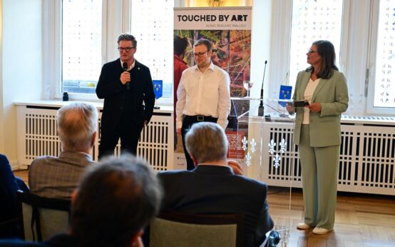 Torsten Anstädt, Oli Dürr und Andrea Hausy erläutern das Inklusionsprojekt „Touched by art“