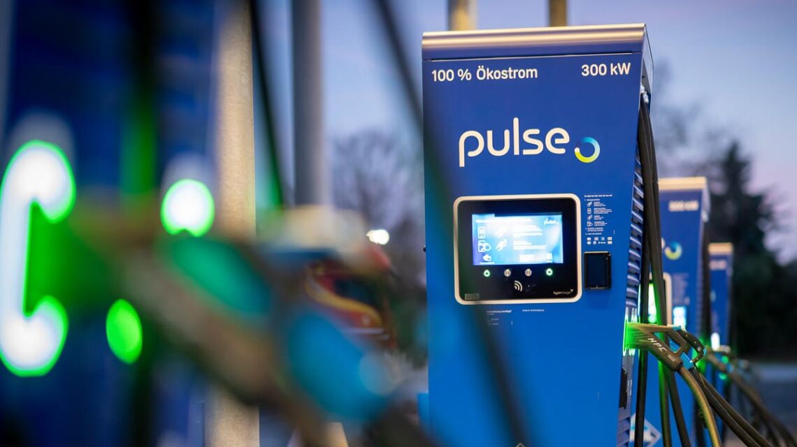 Schnell laden, schneller weiter: Neue Ultraschnell-Ladesäulen bringen Tempo in Wiesbadens Elektromobilität.