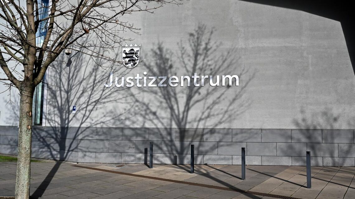 Blick auf as Justizzentrum in der Mainzer Straße