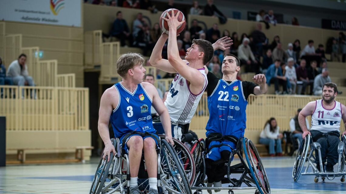 imon Dornieden im Wurf vor heimischer Kulisse Fotocredit: Ana Sasse