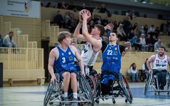 imon Dornieden im Wurf vor heimischer Kulisse Fotocredit: Ana Sasse