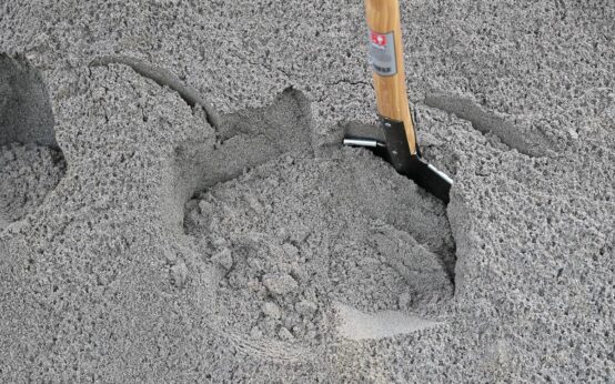 Spatenstich Symbolbild