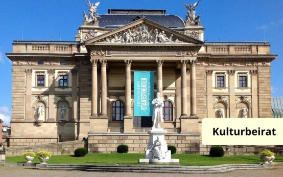Im Rathaus Wiesbaden tagt der Kulturbeirat – und verhandelt die kulturelle Zukunft der Stadt zwischen Geschichte, Gegenwart und neuen Ideen.