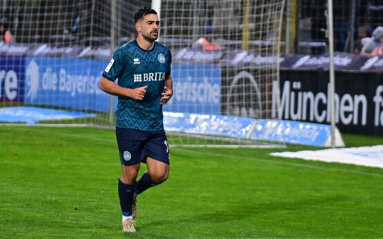 Tarik Gözüsirin auswärts auf dem Weg zur Ecke.