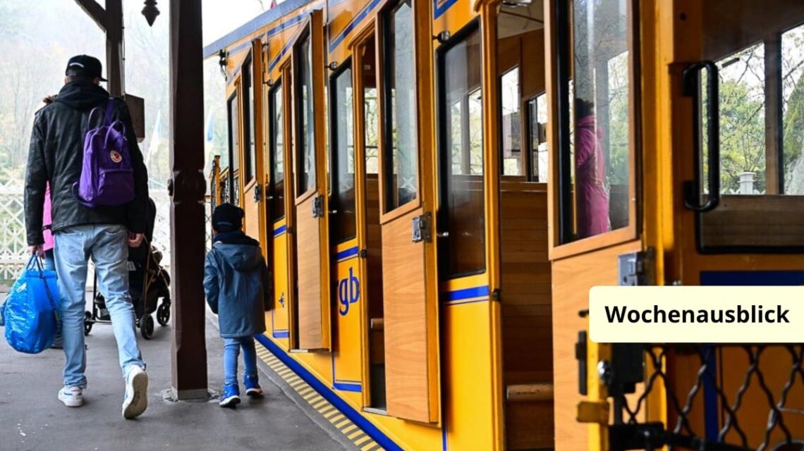 Die Nerobergbahn zieht historische Wagen sanft den Hügel hinauf – ein nostalgisches Erlebnis mit herrlichem Blick über Wiesbaden.