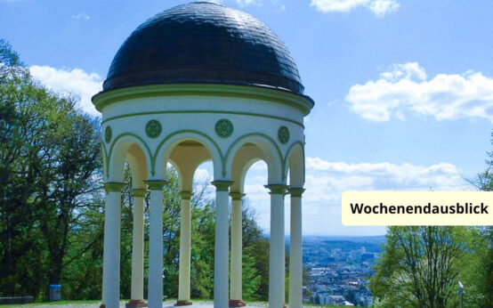 Blick vom Neroberg auf Wiesbaden, im Vordergrund der Monopterus