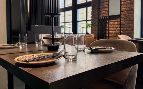 Modernes Interieur im Fünf neun zwei.