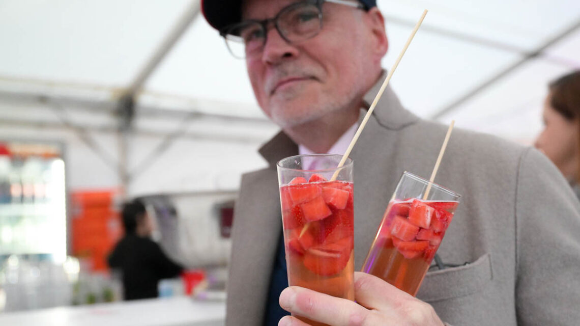 Erdbeerbowle, auch dieses Jahr wieder reichlich vertrtreten.