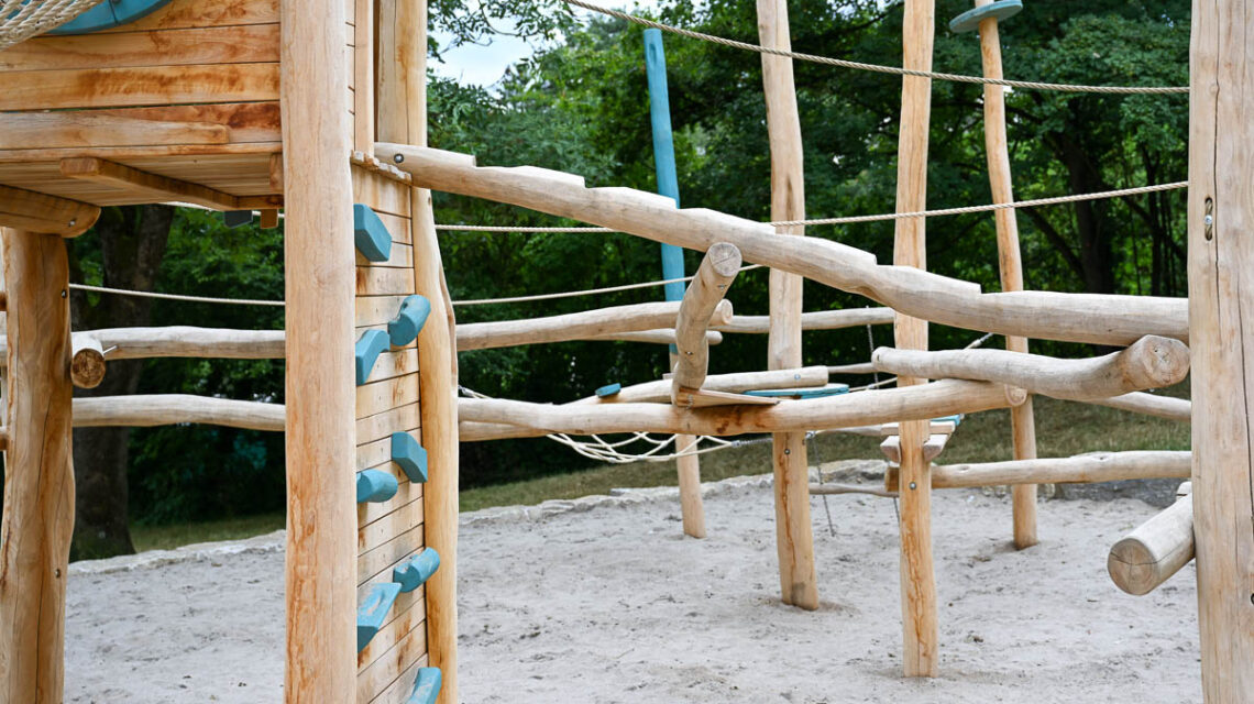 Klettergerüst auf einem Spielplatz
