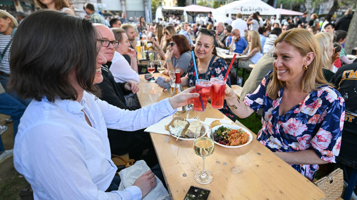 Kranzplatzfest, Wiedersehen auf ein Becher Erdbeerbowle.