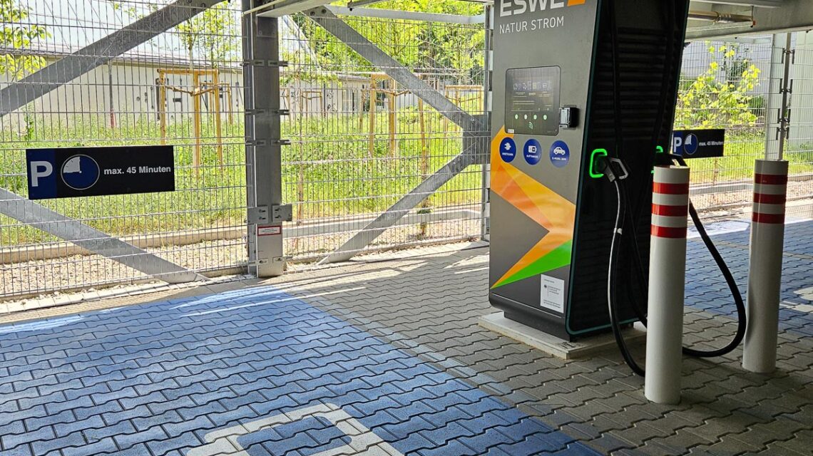 Im Parkhaus Elsässer Platz stehen inzwischen 429 Ladepunkte zur Verfügung. Die Lilienparken-Parkhäuser bauen ihre Rolle als Mobilitätsstandorte in Wiesbaden weiter aus.