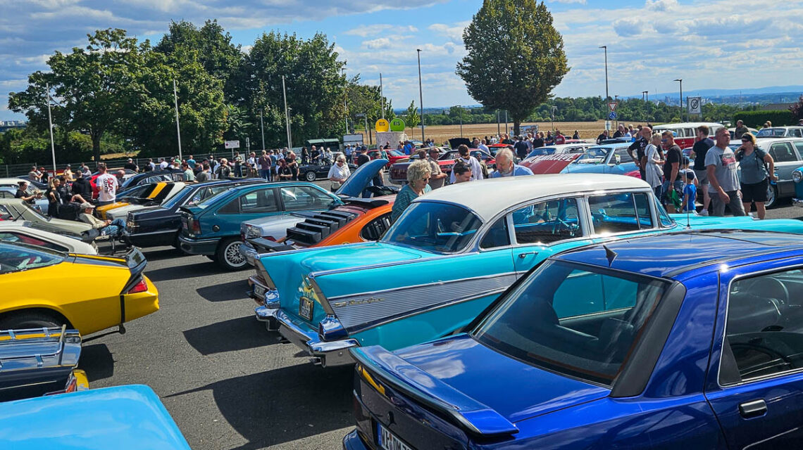 Oldtimer-Treffen auf dem Kerbe-Platz in Wiesbaden Freudenberg.