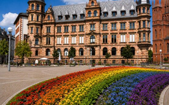Christopher Street Day: Regenbogen blüht in Wiesbaden