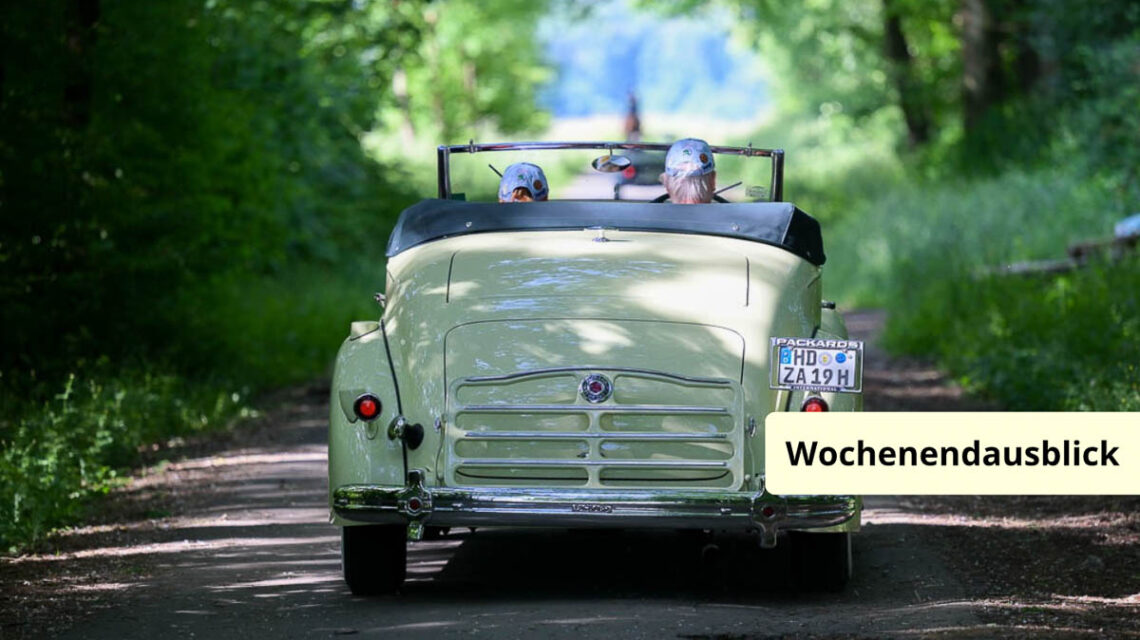 Wiesbaden kippt ins Wochenende: irgendwo zwischen Opernflügeln, Straßenmusik und fluoreszierendem Gedankenrauschen.